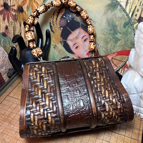 Rustic Rattan Wicker Wood Purse Box Wildcat Bead Handle 8”Hx7.25”Lx4.75”W Felt - Picture 4 of 15